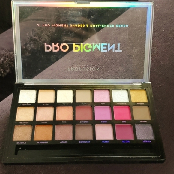 Makeup - Picture 5 of 9